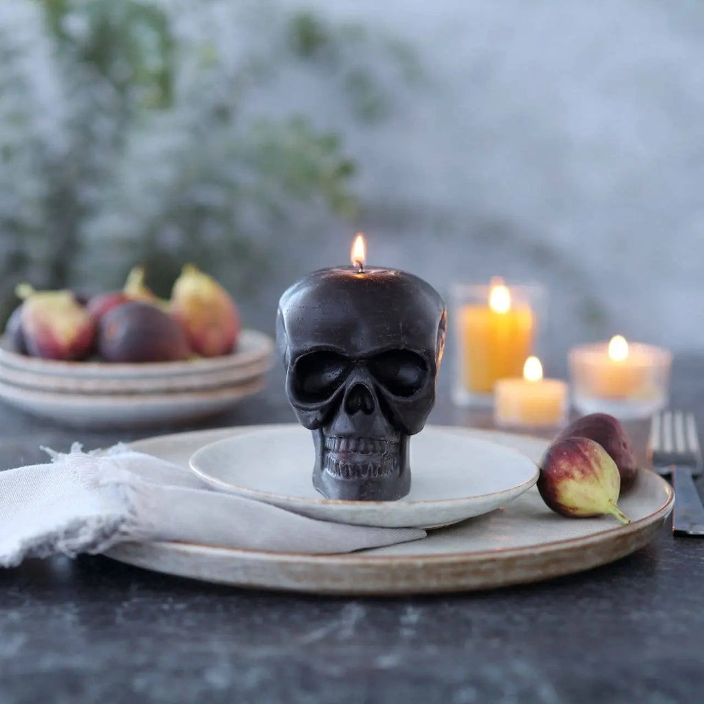 Sculpted Skull Candle – 100% Beeswax – Black - Handcrafted - Witchy wonder
