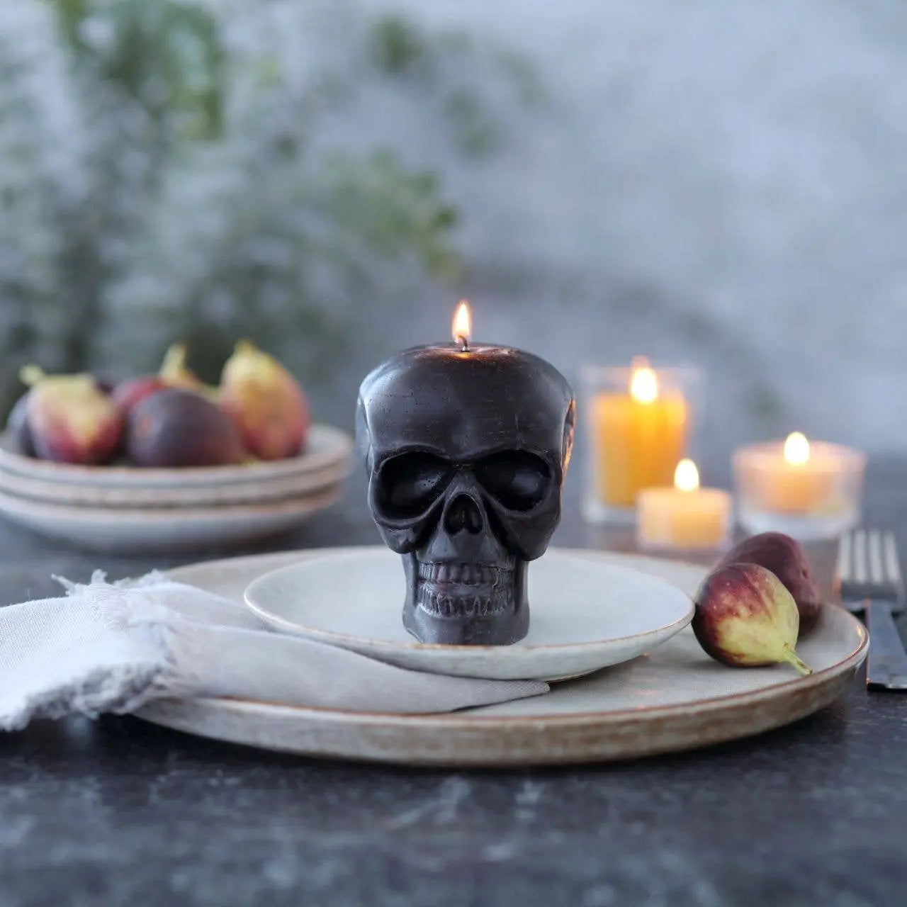 Sculpted Skull Candle – 100% Beeswax – Black - Handcrafted - Witchy wonder