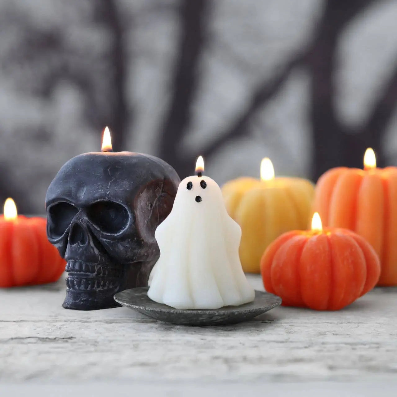 Sculpted Skull Candle – 100% Beeswax – Black - Handcrafted - Witchy wonder
