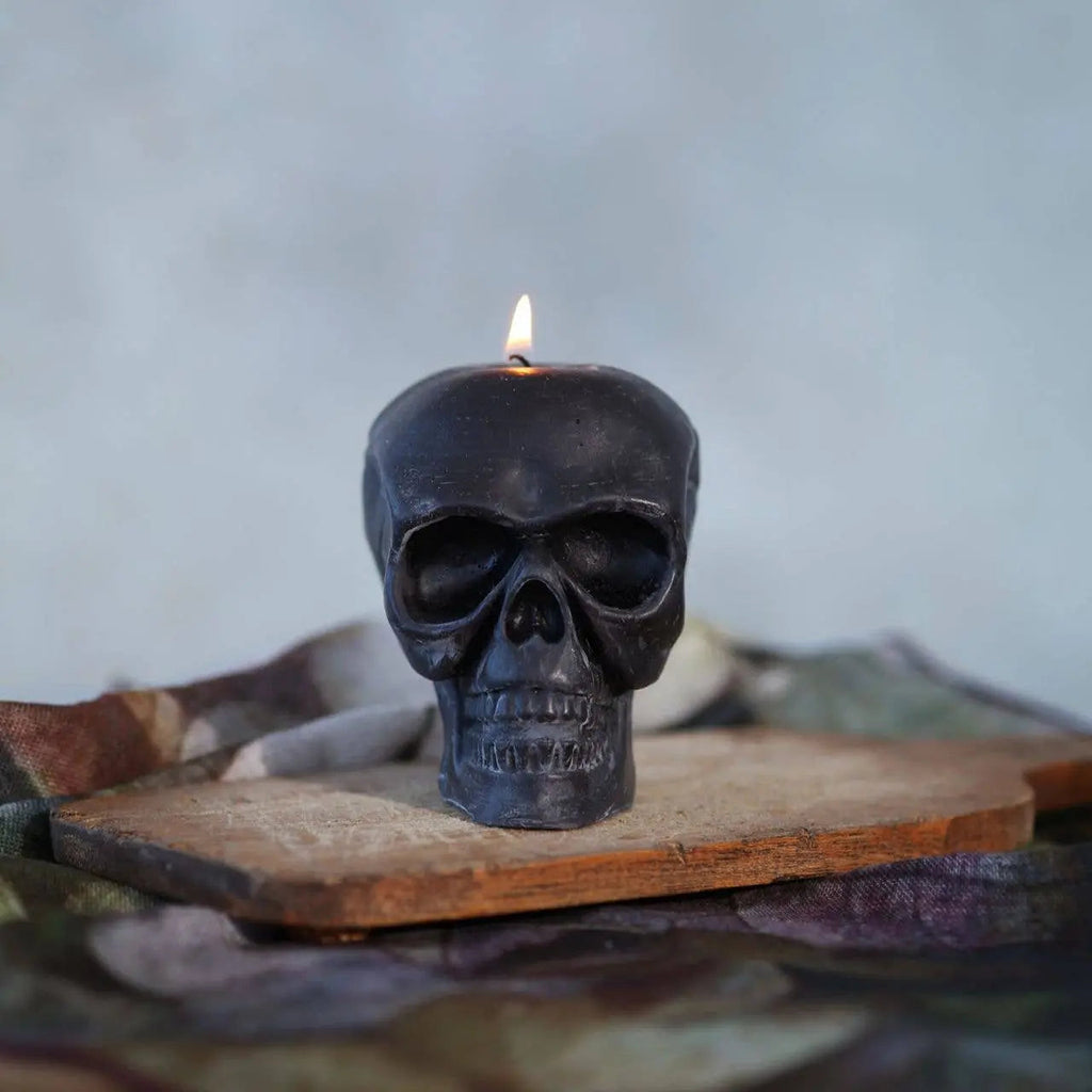 Sculpted Skull Candle – 100% Beeswax – Black - Handcrafted - Witchy wonder