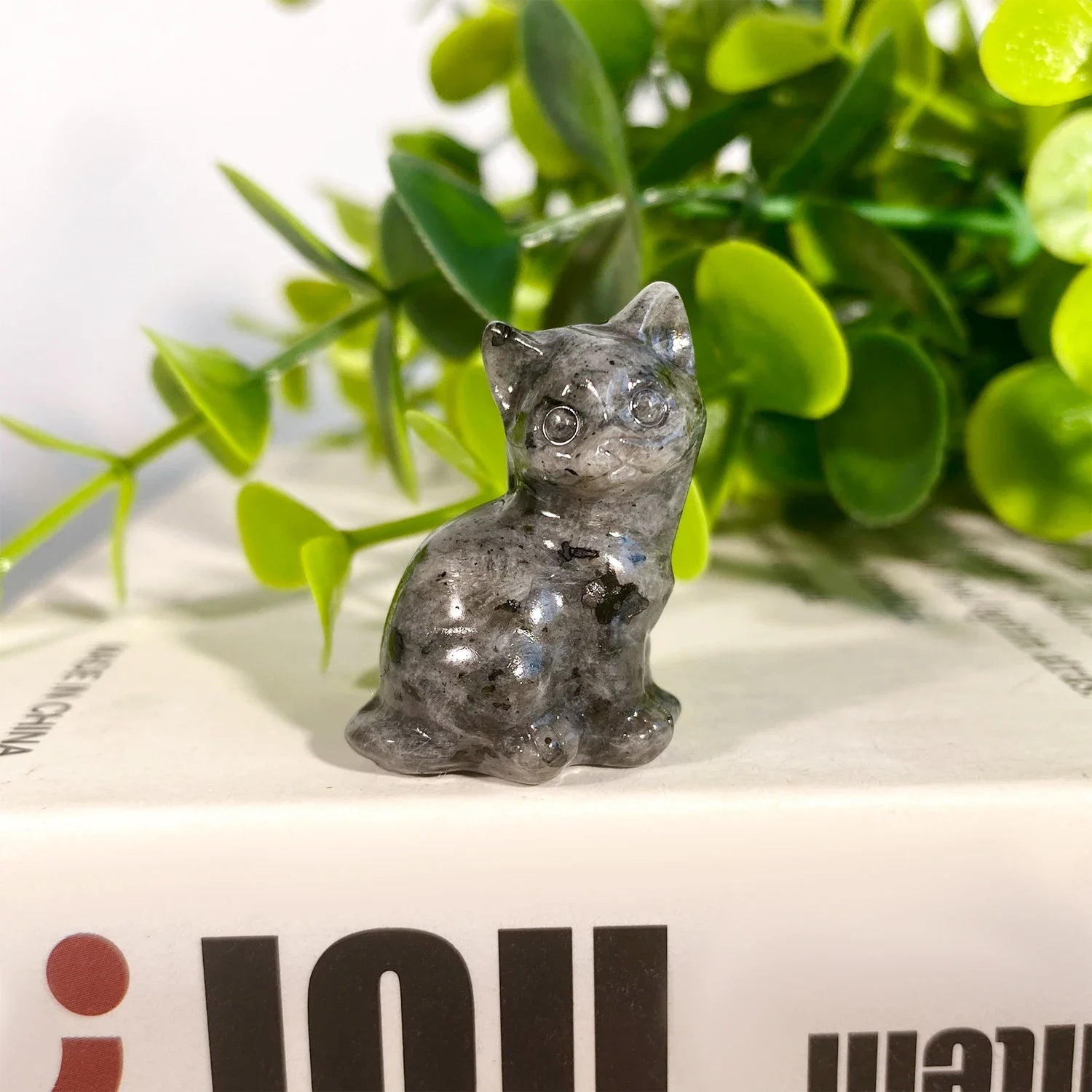 Crystal Cat Statue - Witchy wonder