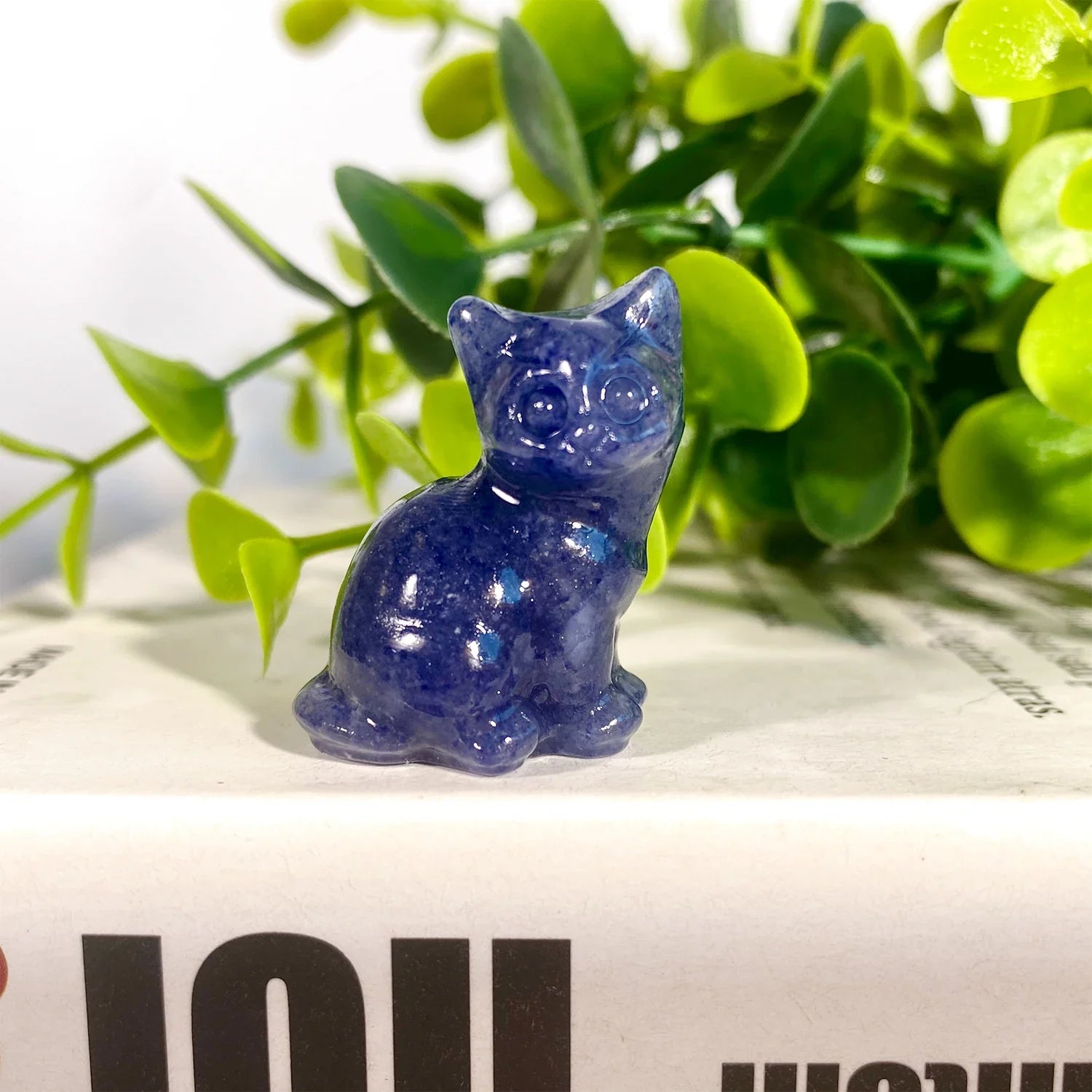 Crystal Cat Statue - Witchy wonder