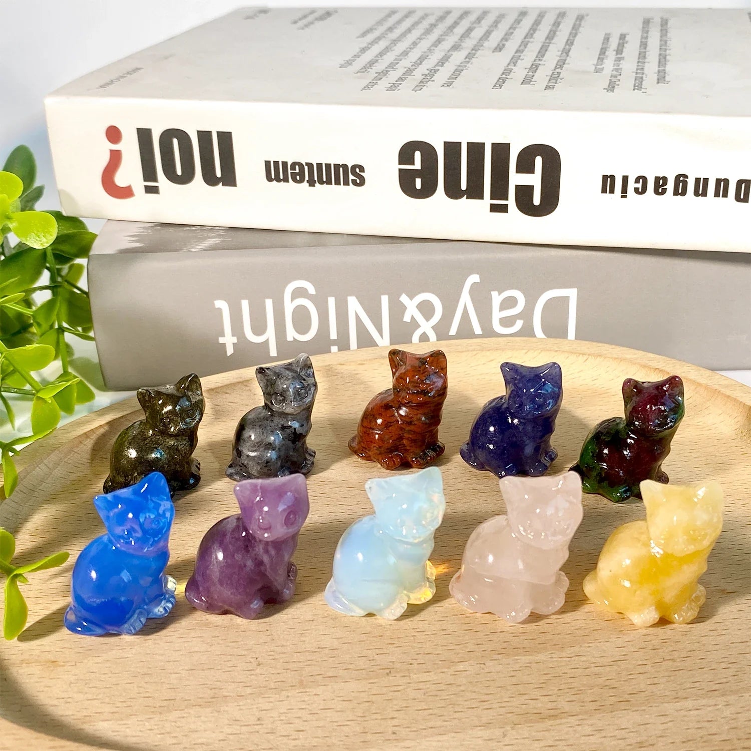 Crystal Cat Statue - Witchy wonder
