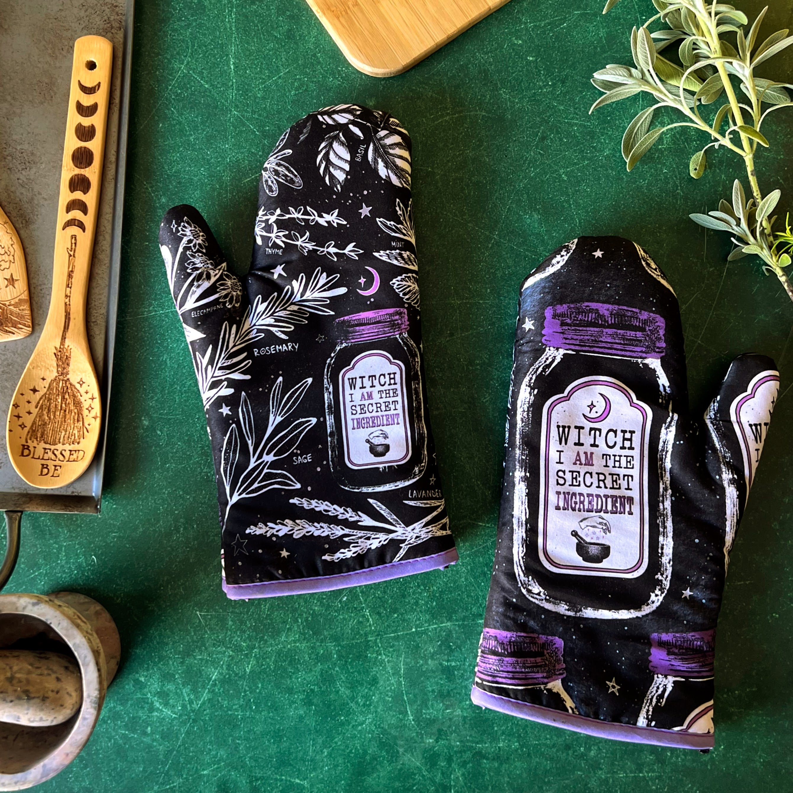 Kitchen Witch Oven Mitt Set - Witchy wonder