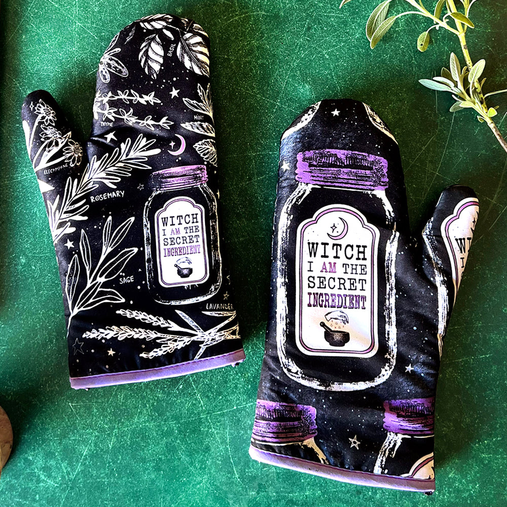 Kitchen Witch Oven Mitt Set - Witchy wonder