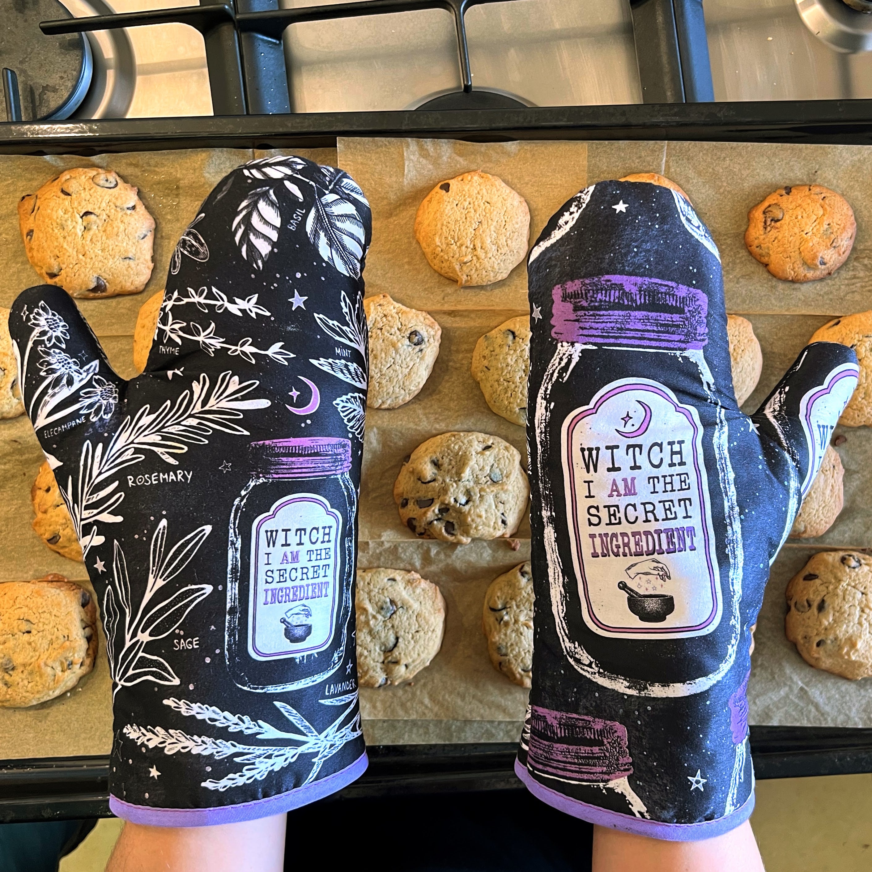 Kitchen Witch Oven Mitt Set - Witchy wonder