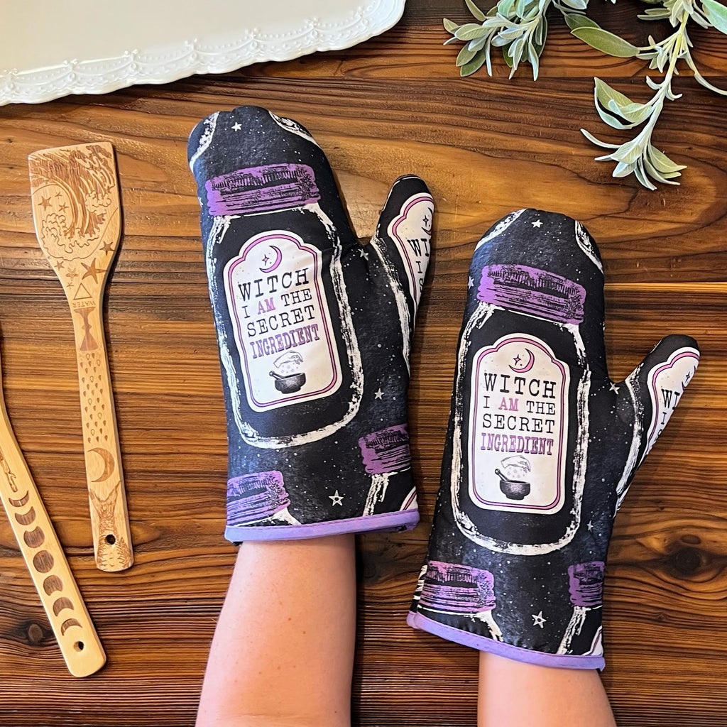 Kitchen Witch Oven Mitt Set - Witchy wonder