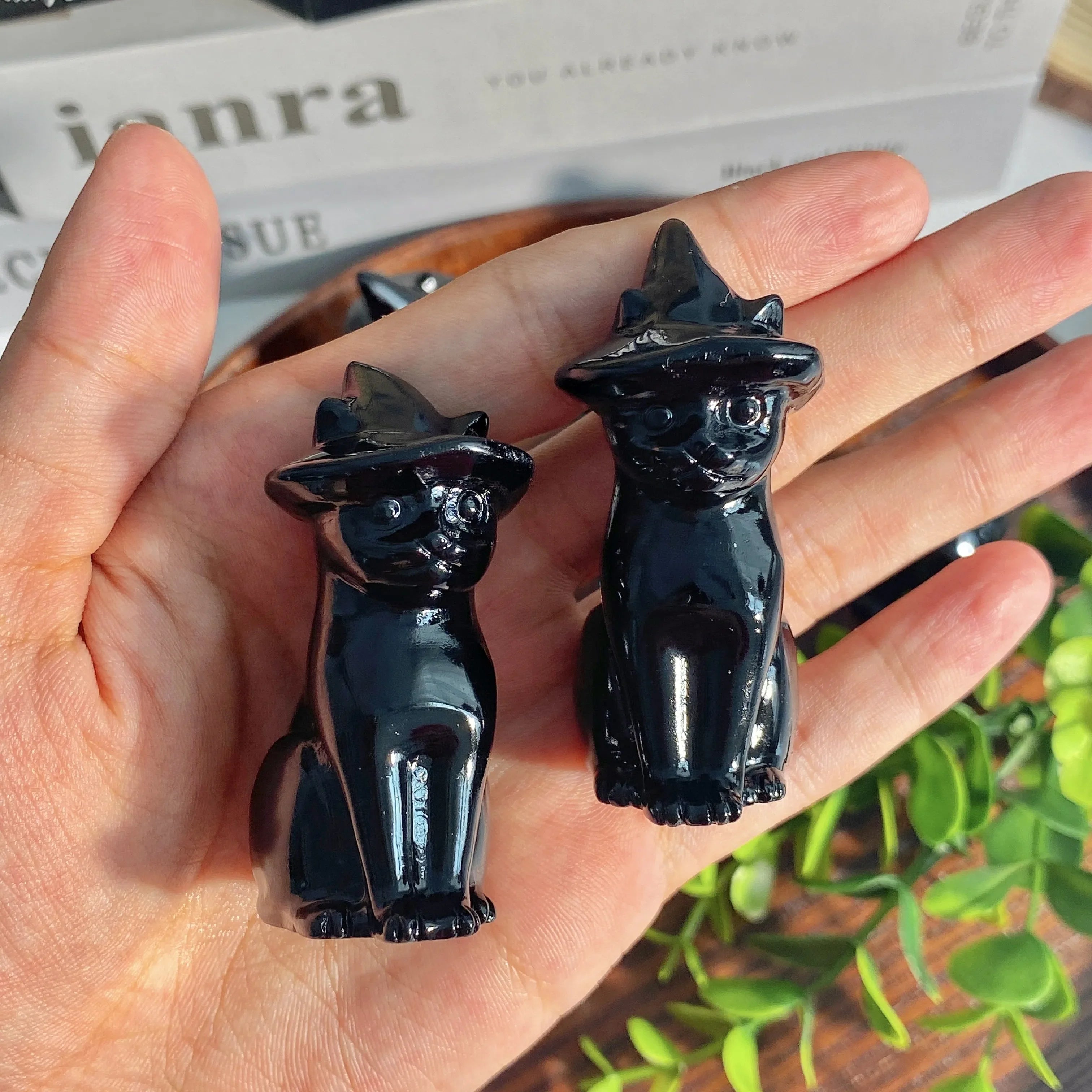 Obsidian Cat Witch Hat Statue - Witchy wonder