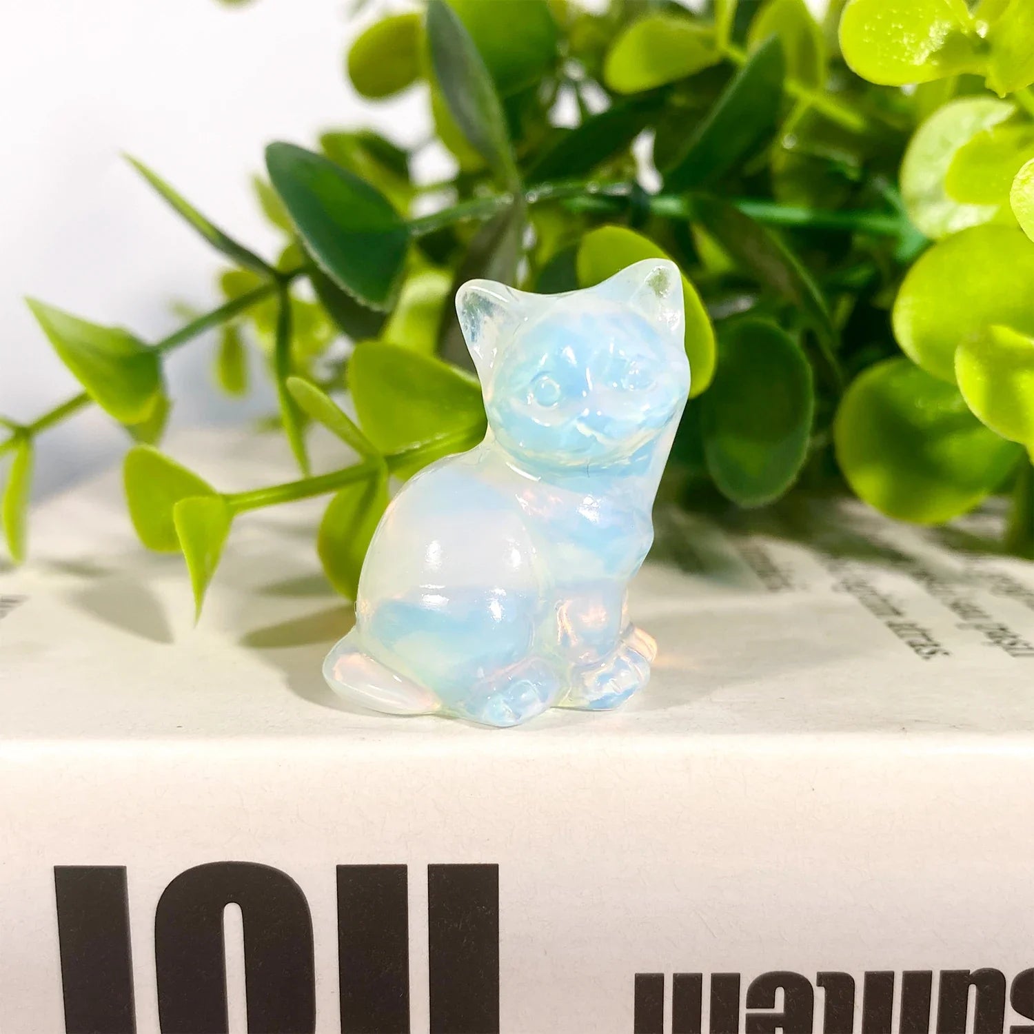 Crystal Cat Statue - Witchy wonder