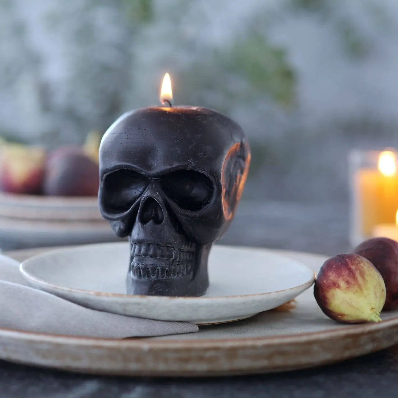 Sculpted Skull Candle – 100% Beeswax – Black - Handcrafted - Witchy wonder