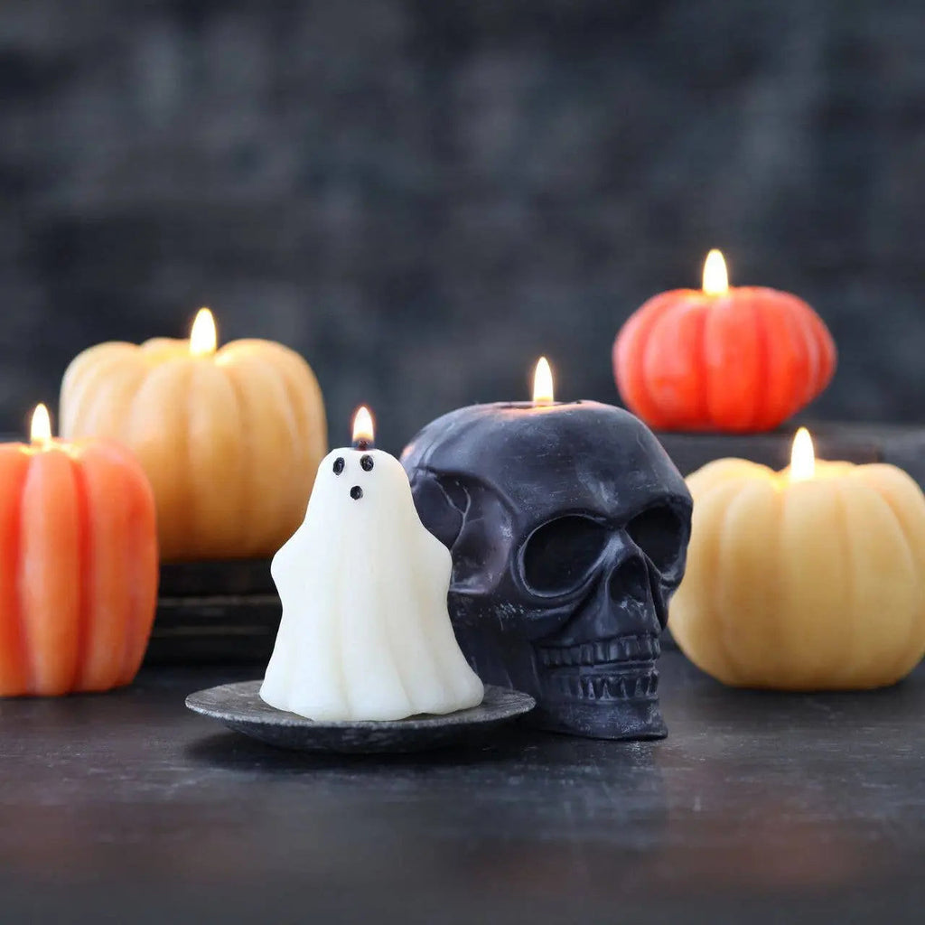 Sculpted Skull Candle – 100% Beeswax – Black - Handcrafted - Witchy wonder