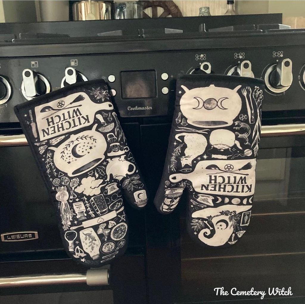Kitchen Witch Oven Mitt Set - Witchy wonder