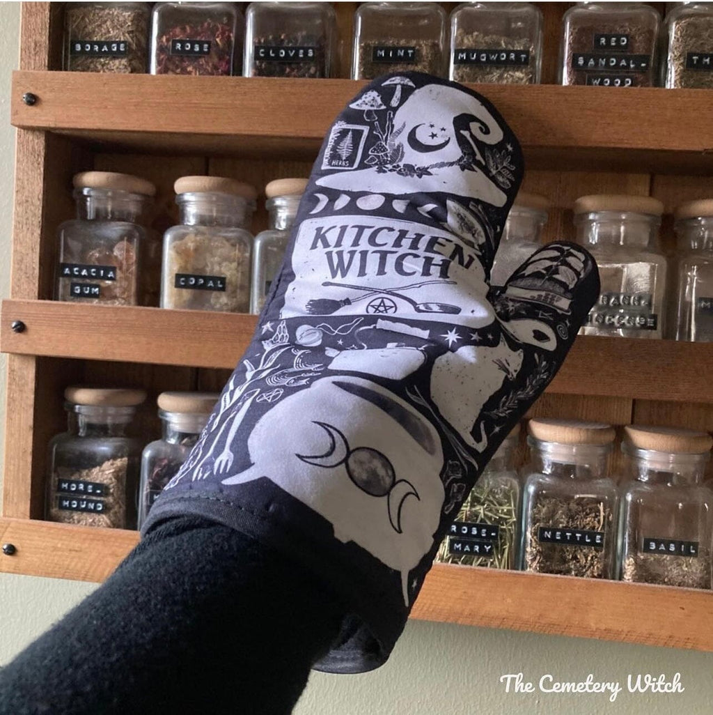 Kitchen Witch Oven Mitt Set - Witchy wonder