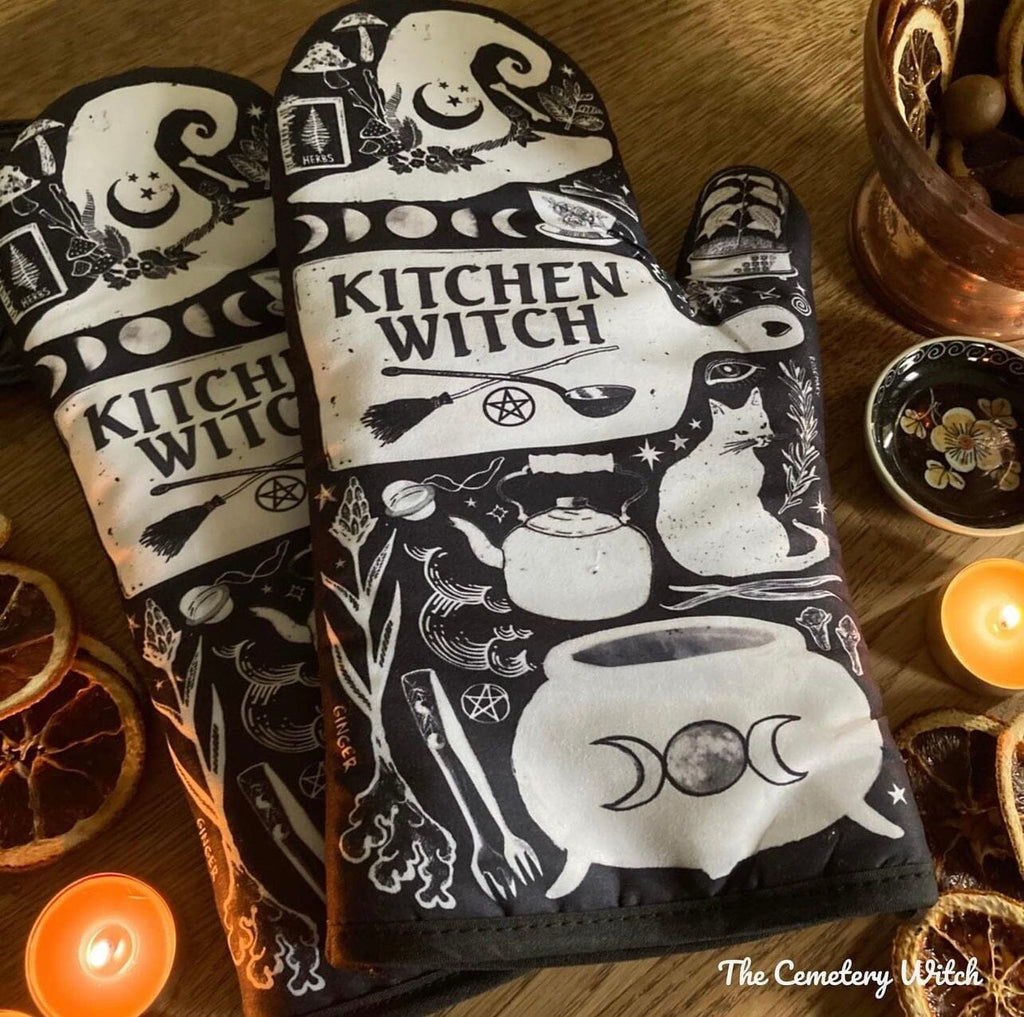 Kitchen Witch Oven Mitt Set - Witchy wonder